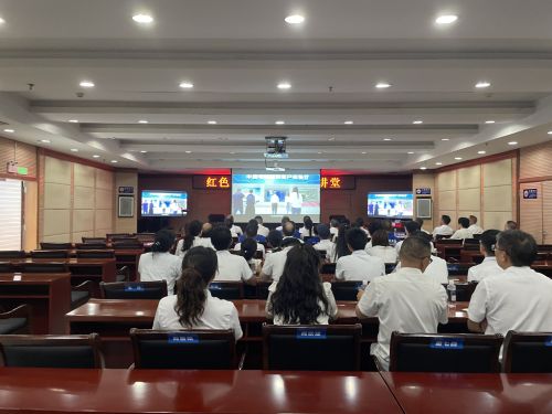 5、参会人员一起观看湖南电信劳模宣传片