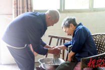 邵阳这位村民数十年守护患病妻子，用行动诠释爱与责任