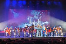 一堂开在舞台上的思政课——话剧《深海养牛人》在邵阳上演