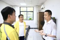 胡小刚在市区调研“骑手友好城市”建设工作
